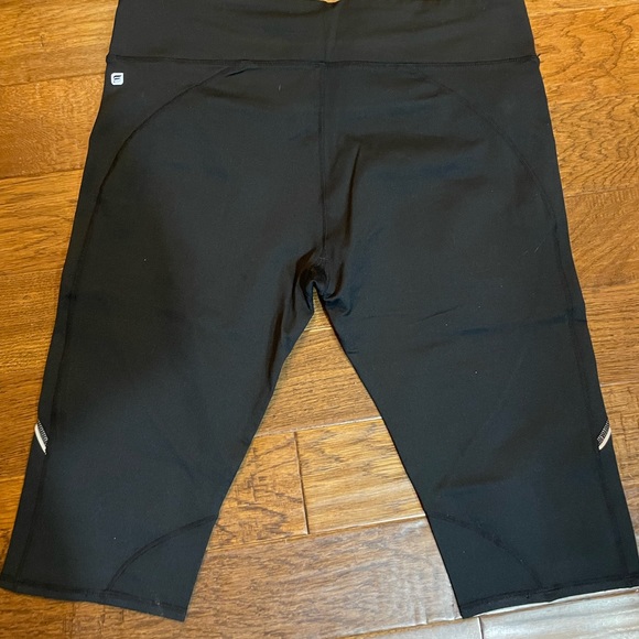 Fabletics “Catalina Crop” black workout leggings -size XXL-NWT - Picture 3 of 6